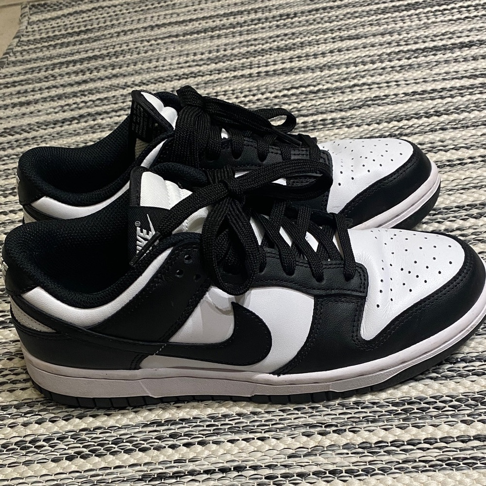 Women’s Nike Dunks 7.5